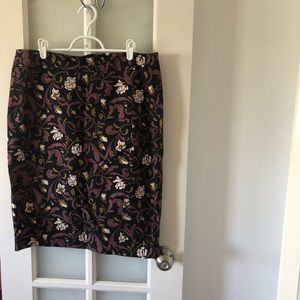Patterned pencil skirt